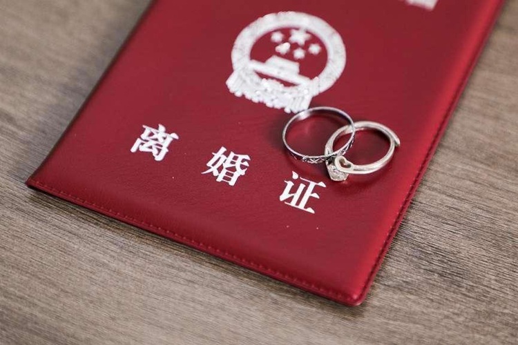 冠领律师代理北京朝阳离婚纠纷案，帮男子争得总价650万元的财产