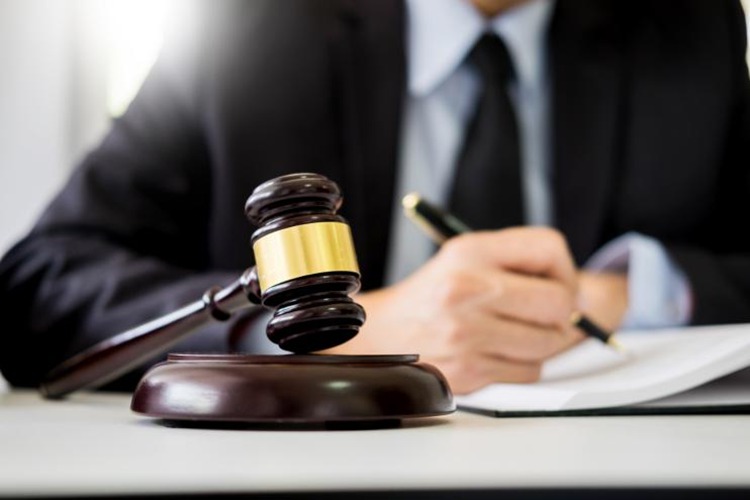冠领律师担任广东深圳寻衅滋事案辩护人，依法助嫌疑人获缓刑
