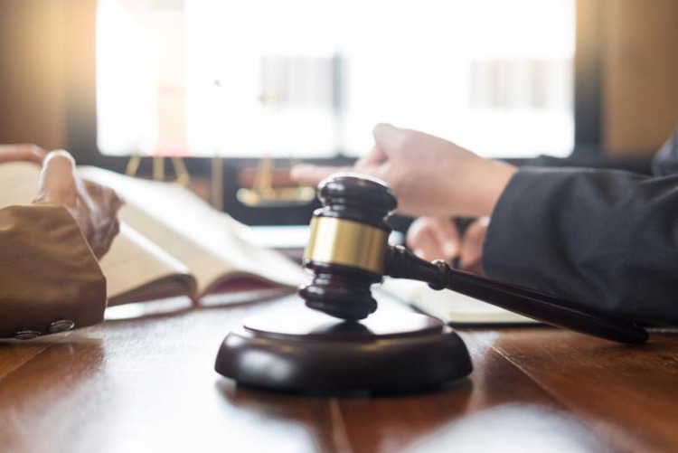 冠领律师担任上海松江假冒注册商标案辩护人,依法助被告人获缓刑 冠领律师担任上海松江假冒注册商标案辩护人,依法助被告人获缓刑