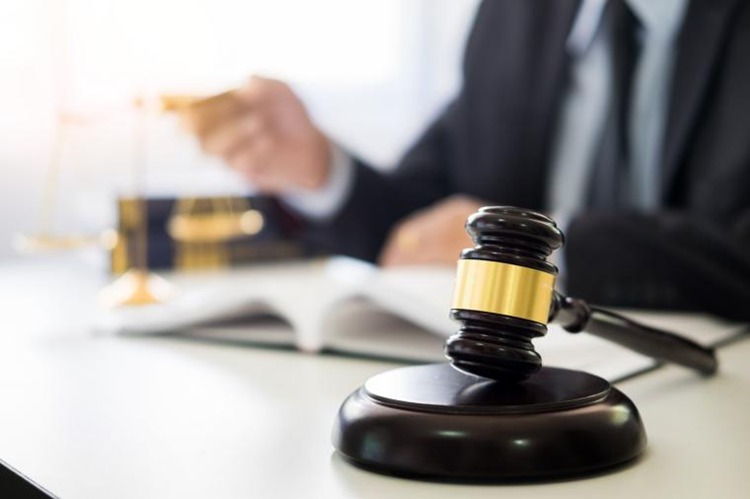 冠领律师担任上海徐汇敲诈勒索案辩护人，依法助被告人获缓刑