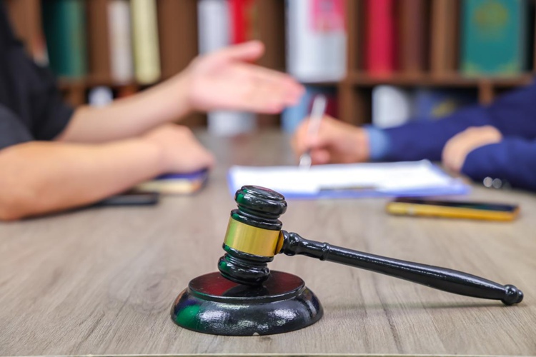 百万担保代偿款如巨石压顶,冠领律师精准适用司法解释帮助委托人脱困 百万担保代偿款如巨石压顶,冠领律师精准适用司法解释帮助委托人脱困