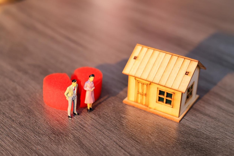 冠领律师巧用调解化离婚僵局,守护委托人婚前房产并追回补偿 冠领律师巧用调解化离婚僵局,守护委托人婚前房产并追回补偿